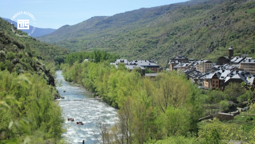 Practicar deportes de agua en el Noguera Pallaresa (rafting, kayak, hydrospeed)